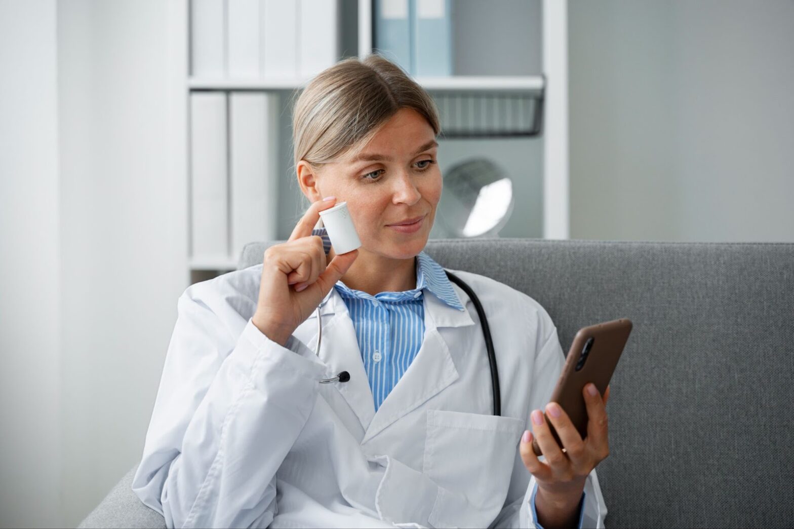 Doctor hold pills in her hands